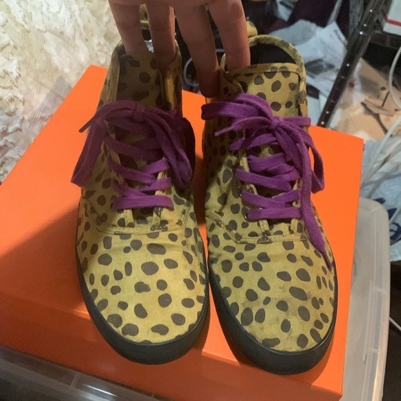 A Lot Size 10 shoes - Picture 2 of 15